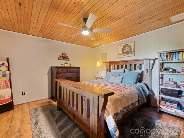 1073 Lentini Drive, Waynesville, NC 28785