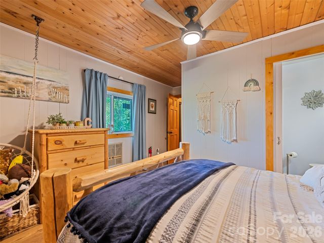 1073 Lentini Drive, Waynesville, NC 28785