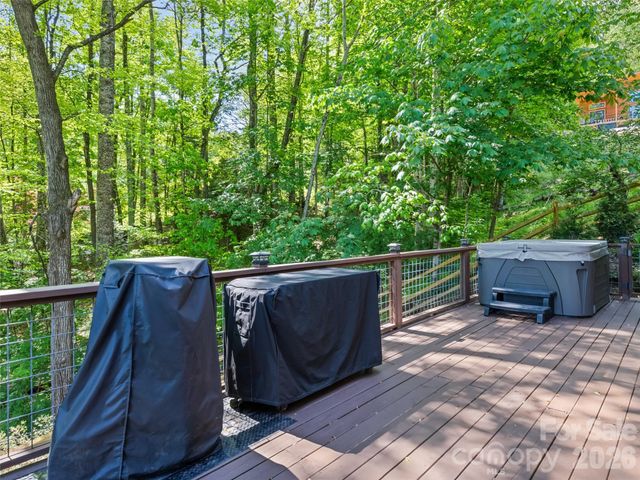 1073 Lentini Drive, Waynesville, NC 28785