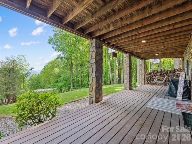 1073 Lentini Drive, Waynesville, NC 28785