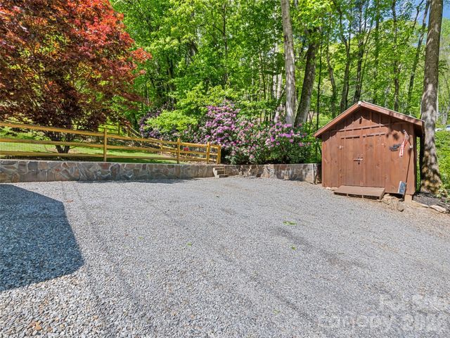 1073 Lentini Drive, Waynesville, NC 28785