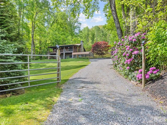 1073 Lentini Drive, Waynesville, NC 28785