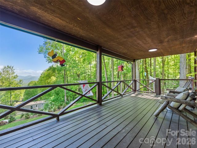 1073 Lentini Drive, Waynesville, NC 28785