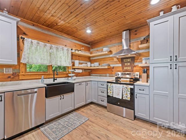 1073 Lentini Drive, Waynesville, NC 28785