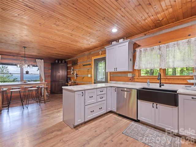 1073 Lentini Drive, Waynesville, NC 28785