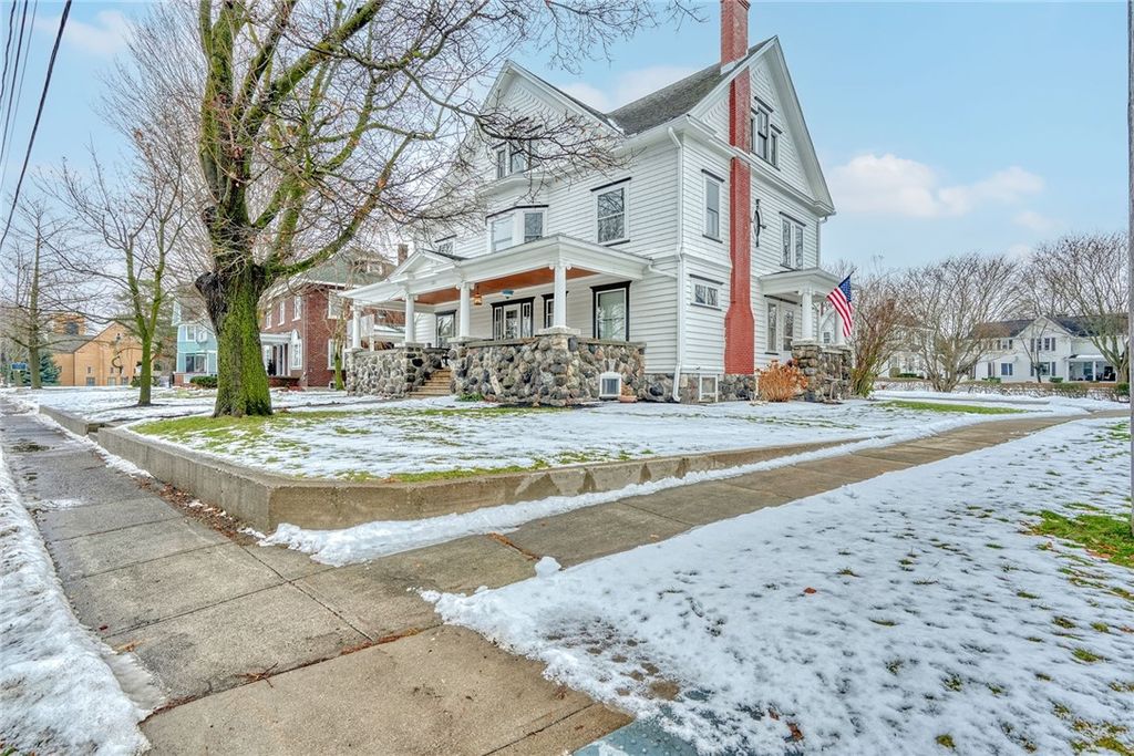 121 East Main Street, Webster, NY 14580