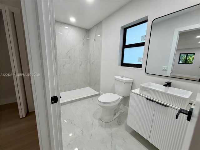2310 NW 208th St, Miami Gardens, FL 33056