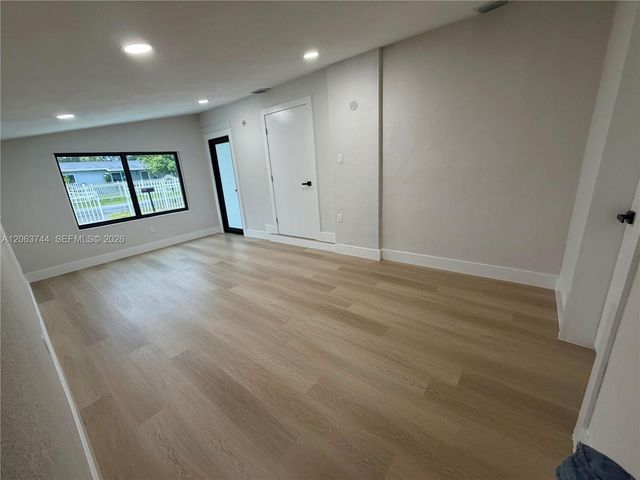 2310 NW 208th St, Miami Gardens, FL 33056