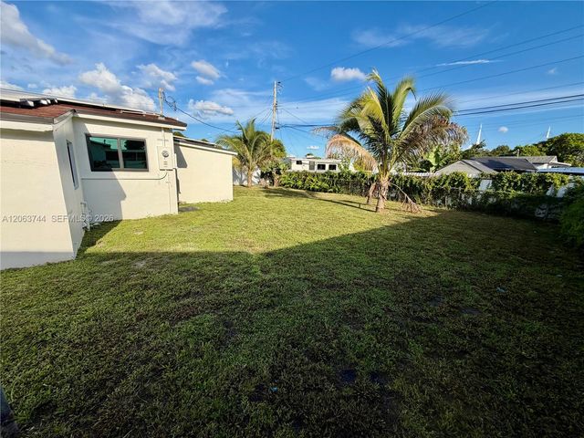 2310 NW 208th St, Miami Gardens, FL 33056
