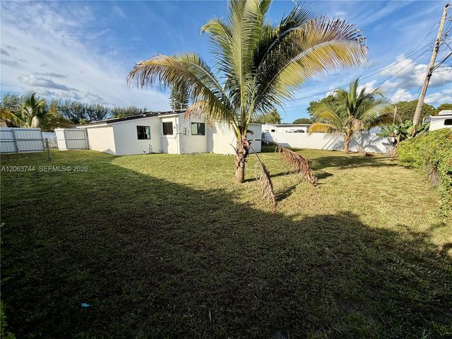 2310 NW 208th St, Miami Gardens, FL 33056