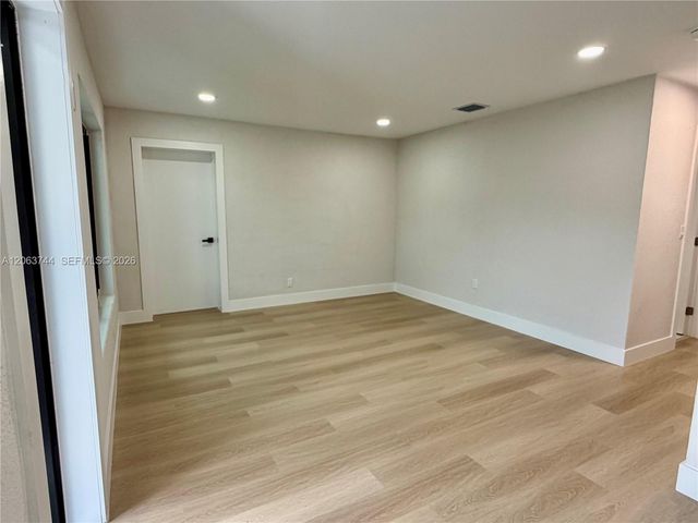 2310 NW 208th St, Miami Gardens, FL 33056