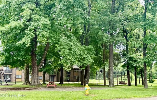 7074 Wildwood Cir 164, Louisville, KY 40291