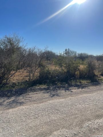 1432 CR 326 & CR 327, Jourdanton, TX 78026