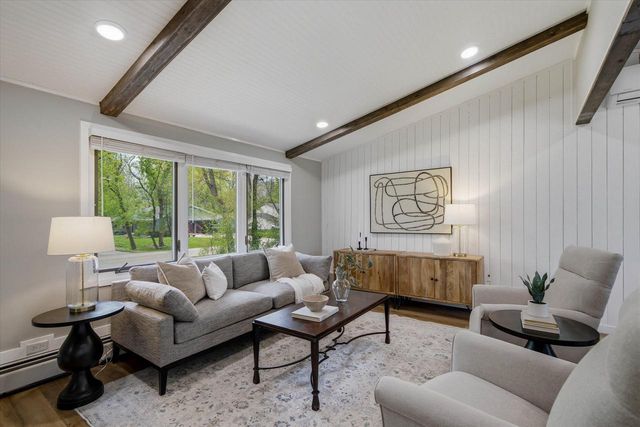 1015 Devonshire ROAD, Delafield, WI 53018