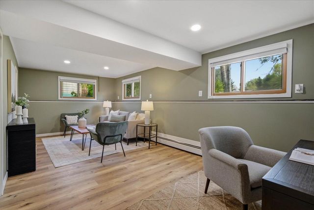 1015 Devonshire ROAD, Delafield, WI 53018