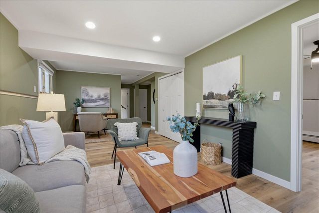 1015 Devonshire ROAD, Delafield, WI 53018