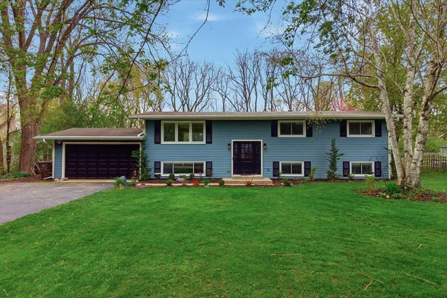 1015 Devonshire ROAD, Delafield, WI 53018