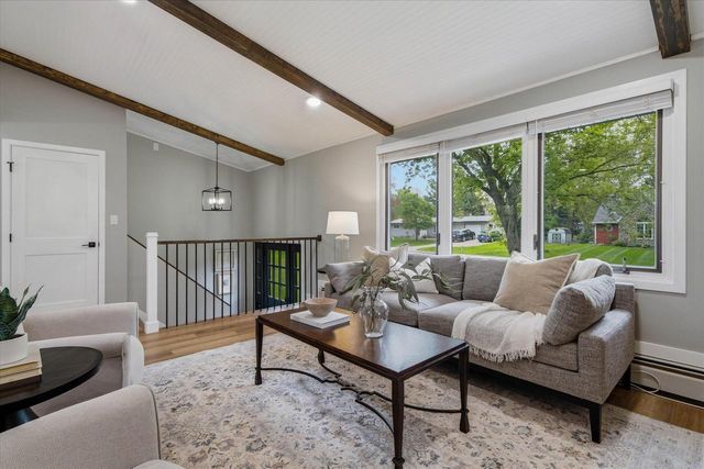 1015 Devonshire ROAD, Delafield, WI 53018