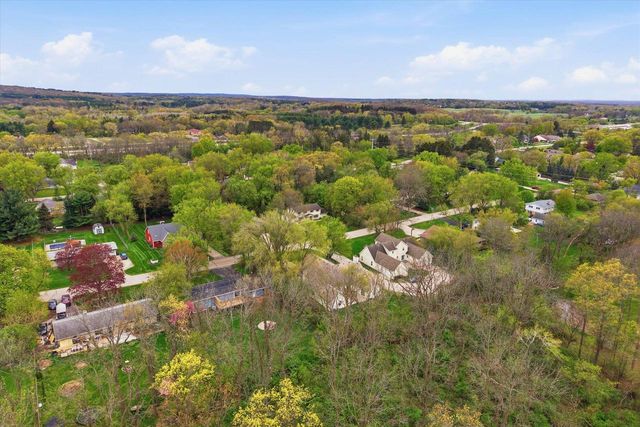 1015 Devonshire ROAD, Delafield, WI 53018