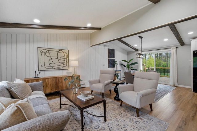1015 Devonshire ROAD, Delafield, WI 53018