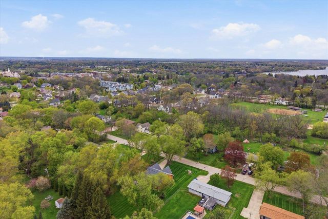 1015 Devonshire ROAD, Delafield, WI 53018