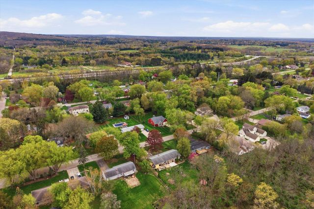 1015 Devonshire ROAD, Delafield, WI 53018