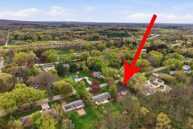 1015 Devonshire ROAD, Delafield, WI 53018