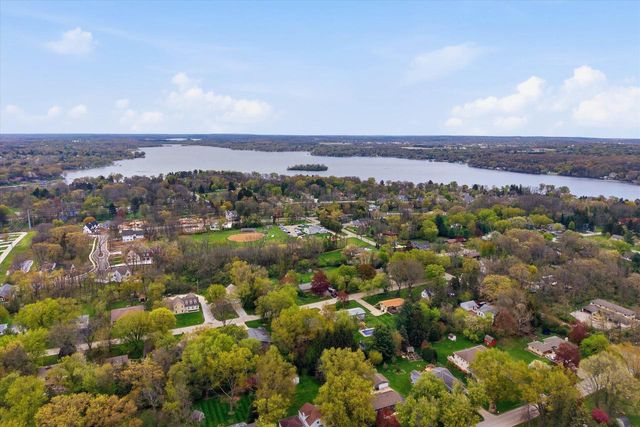 1015 Devonshire ROAD, Delafield, WI 53018