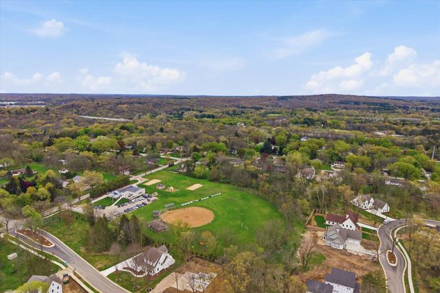 1015 Devonshire ROAD, Delafield, WI 53018