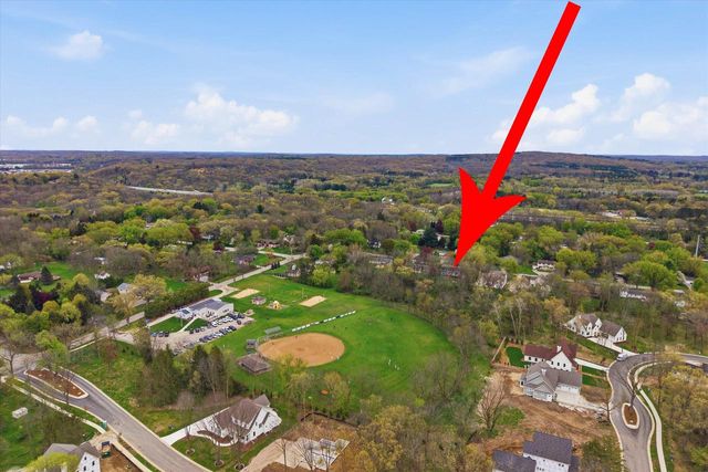 1015 Devonshire ROAD, Delafield, WI 53018