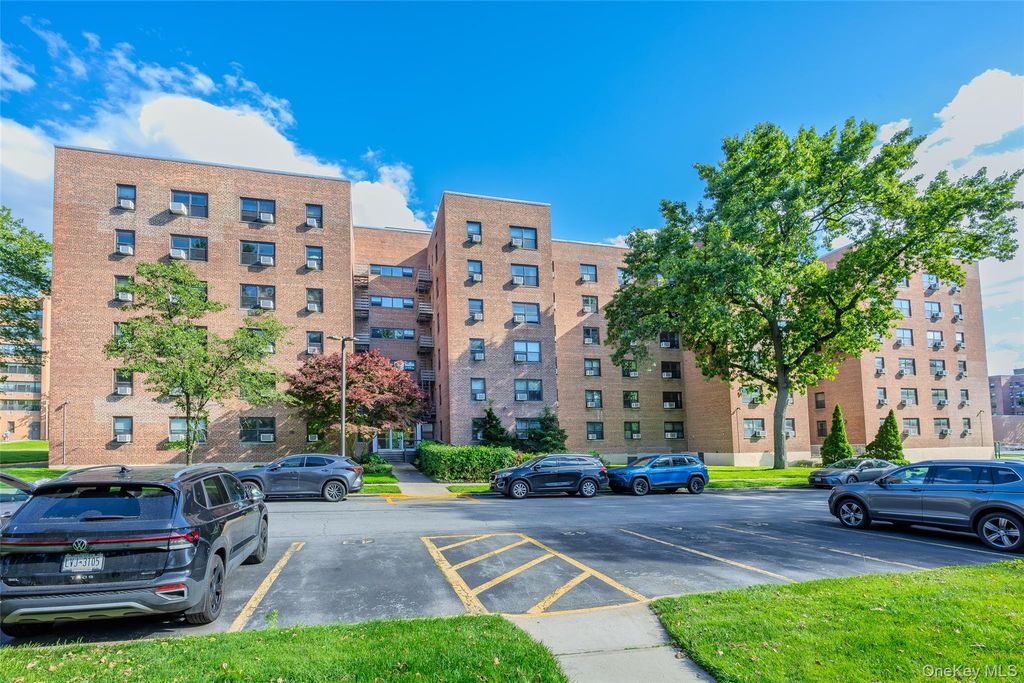 21208 75th Avenue 6D, Oakland Gardens, NY 11364