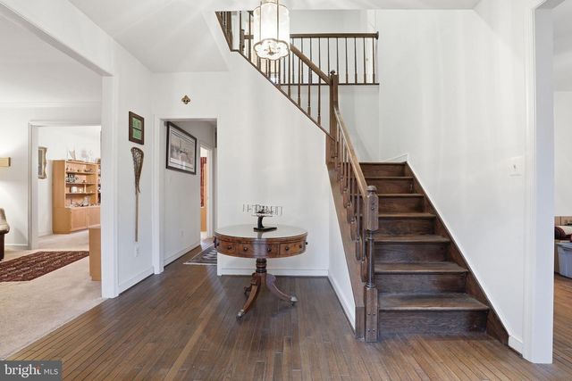 9614 CINNAMON CREEK DR, Vienna, VA 22182