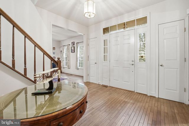 9614 CINNAMON CREEK DR, Vienna, VA 22182