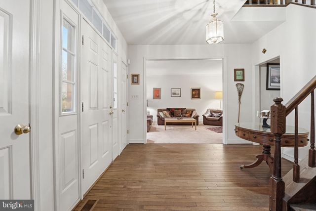 9614 CINNAMON CREEK DR, Vienna, VA 22182