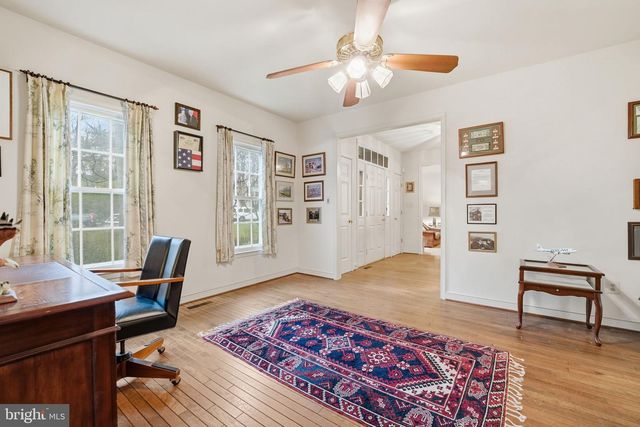 9614 CINNAMON CREEK DR, Vienna, VA 22182