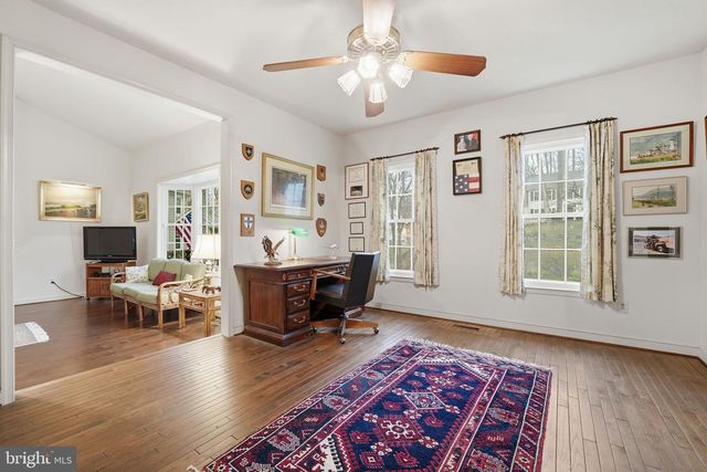 9614 CINNAMON CREEK DR, Vienna, VA 22182