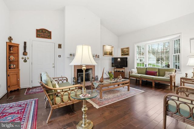 9614 CINNAMON CREEK DR, Vienna, VA 22182