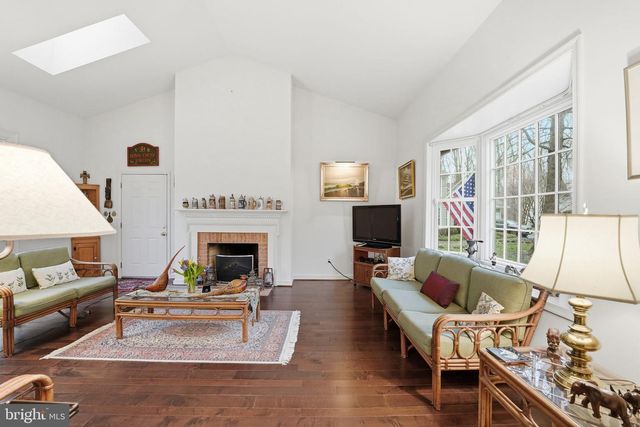 9614 CINNAMON CREEK DR, Vienna, VA 22182