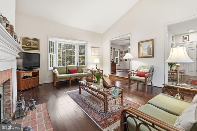 9614 CINNAMON CREEK DR, Vienna, VA 22182