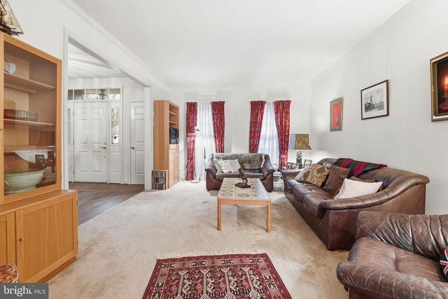 9614 CINNAMON CREEK DR, Vienna, VA 22182