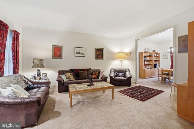 9614 CINNAMON CREEK DR, Vienna, VA 22182