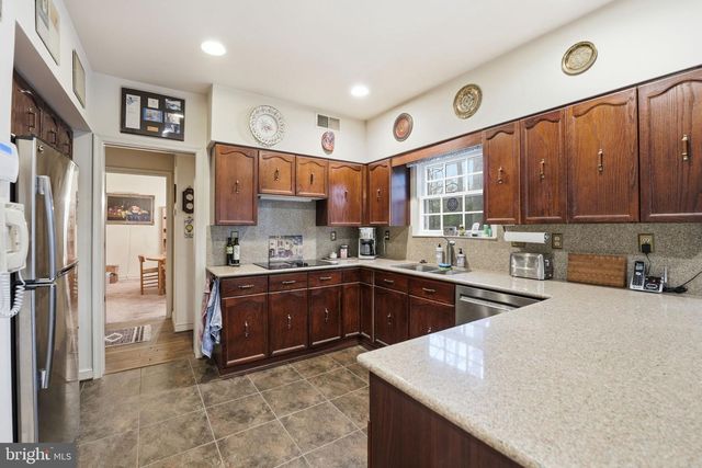 9614 CINNAMON CREEK DR, Vienna, VA 22182