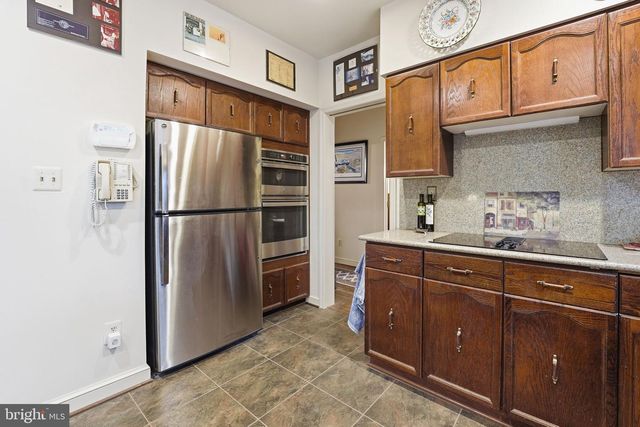 9614 CINNAMON CREEK DR, Vienna, VA 22182