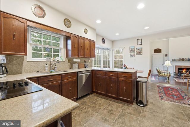 9614 CINNAMON CREEK DR, Vienna, VA 22182