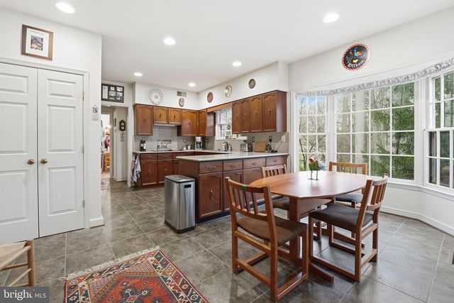 9614 CINNAMON CREEK DR, Vienna, VA 22182