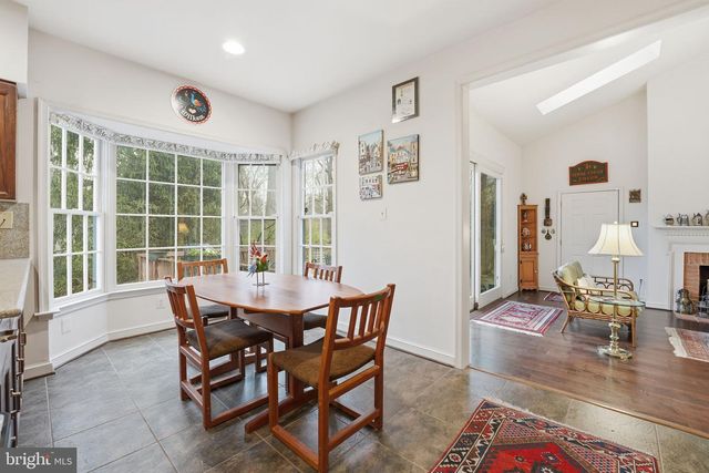 9614 CINNAMON CREEK DR, Vienna, VA 22182