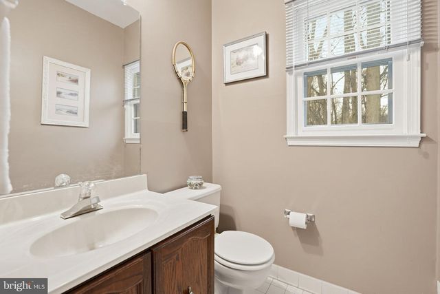 9614 CINNAMON CREEK DR, Vienna, VA 22182