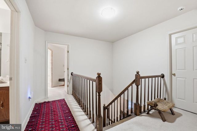 9614 CINNAMON CREEK DR, Vienna, VA 22182