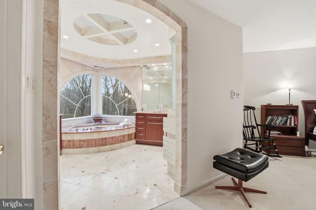 9614 CINNAMON CREEK DR, Vienna, VA 22182