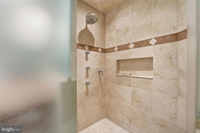 9614 CINNAMON CREEK DR, Vienna, VA 22182